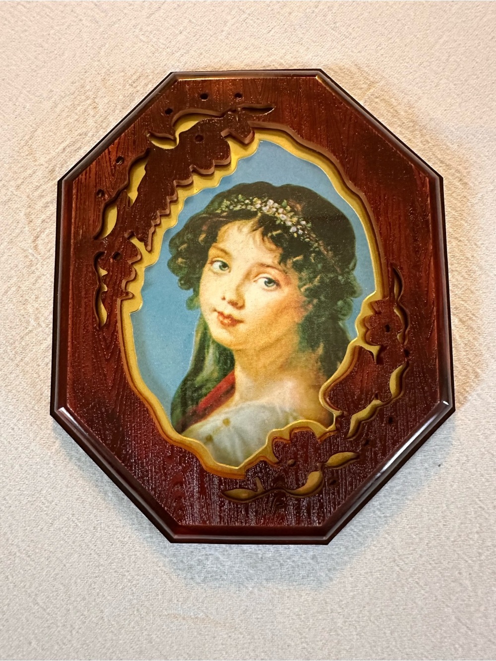 ⭐️ Vintage Wood-Framed Goldtone Layered Portrait in box